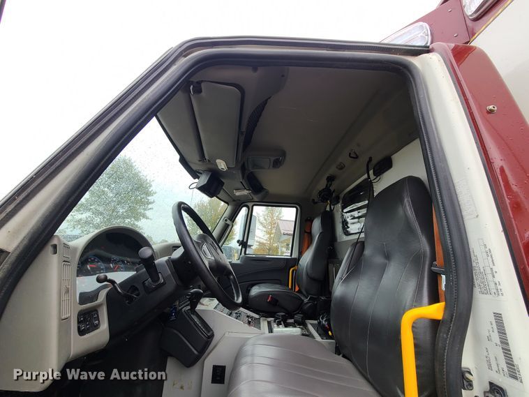image for item HM9257 2014 International 4300  ambulance