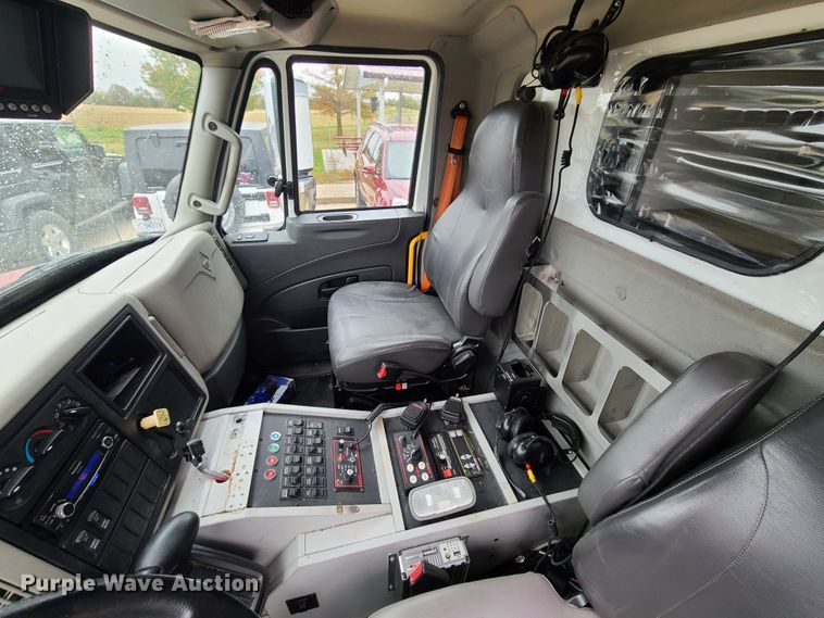 image for item HM9257 2014 International 4300  ambulance