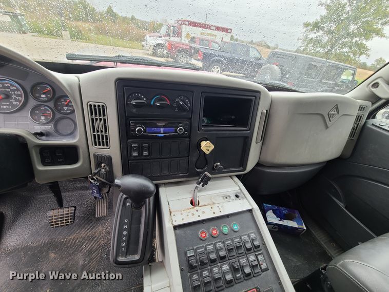 image for item HM9257 2014 International 4300  ambulance