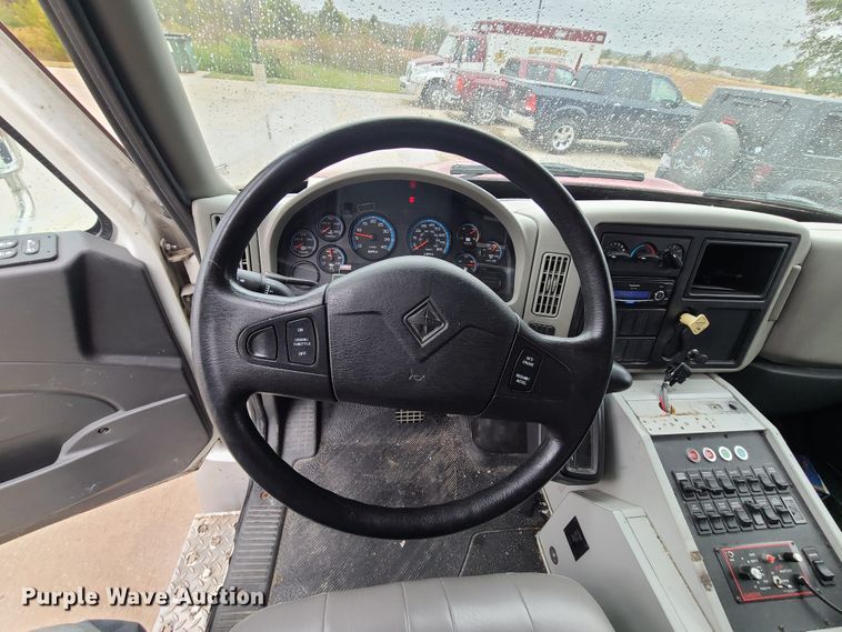 image for item HM9257 2014 International 4300  ambulance