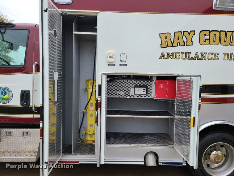 image for item HM9257 2014 International 4300  ambulance