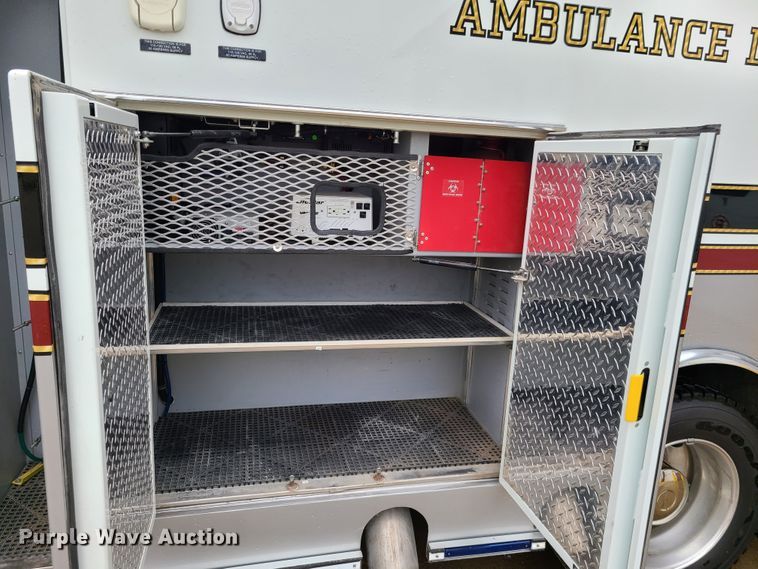 image for item HM9257 2014 International 4300  ambulance