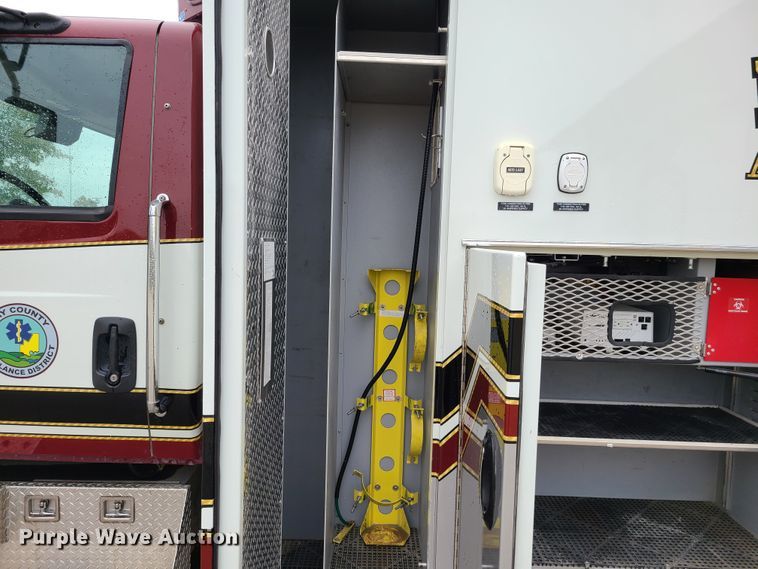 image for item HM9257 2014 International 4300  ambulance