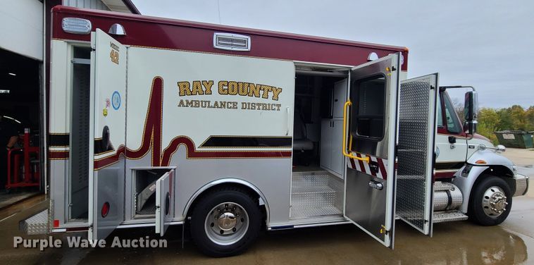 image for item HM9257 2014 International 4300  ambulance