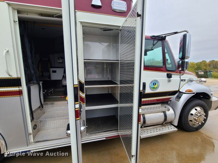 image for item HM9257 2014 International 4300  ambulance