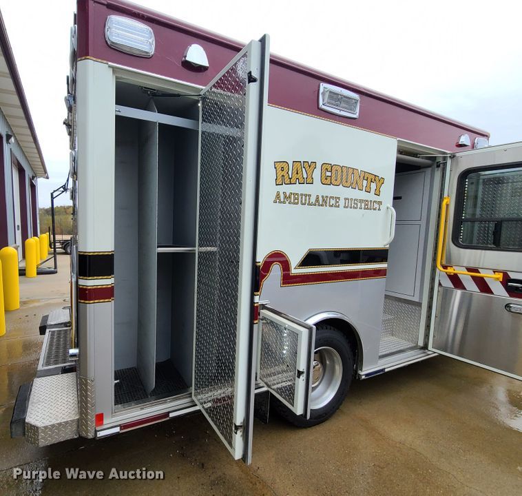 image for item HM9257 2014 International 4300  ambulance