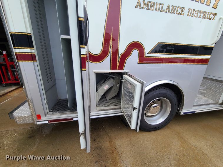 image for item HM9257 2014 International 4300  ambulance