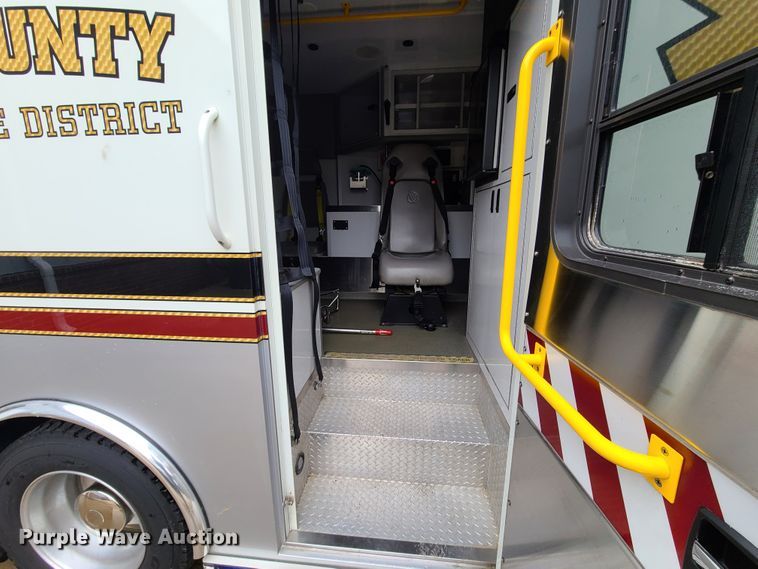 image for item HM9257 2014 International 4300  ambulance