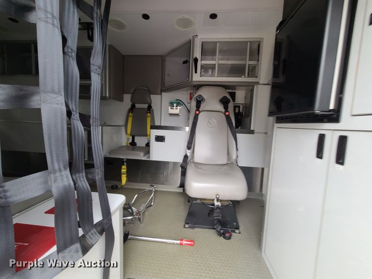 image for item HM9257 2014 International 4300  ambulance