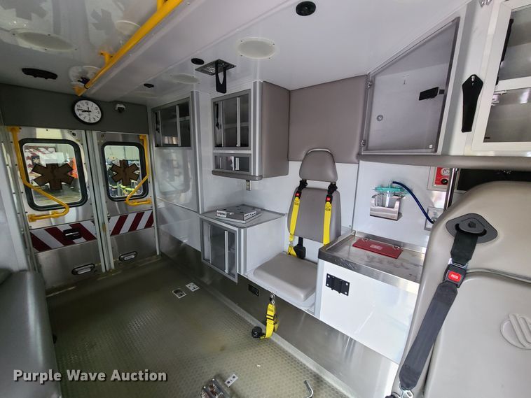 image for item HM9257 2014 International 4300  ambulance