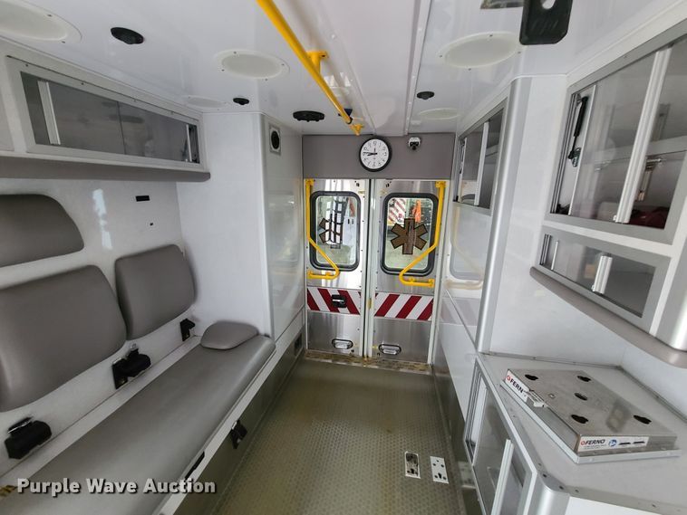 image for item HM9257 2014 International 4300  ambulance