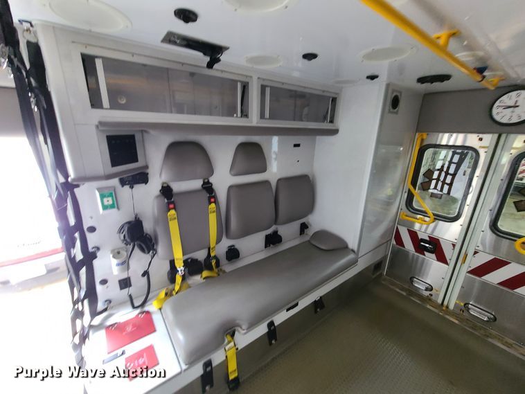 image for item HM9257 2014 International 4300  ambulance