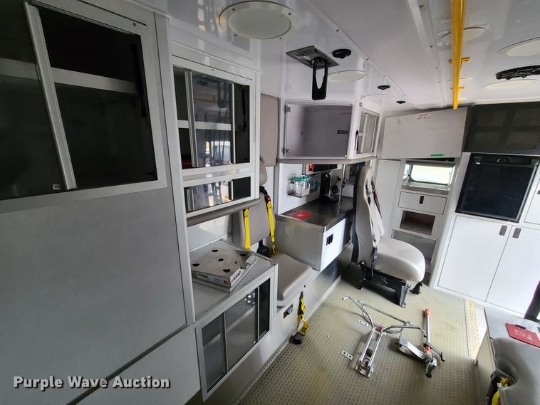 image for item HM9257 2014 International 4300  ambulance