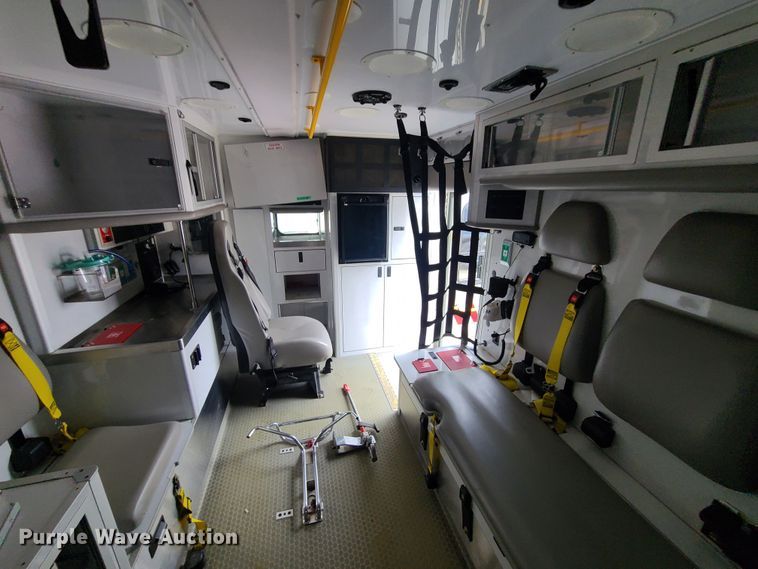 image for item HM9257 2014 International 4300  ambulance