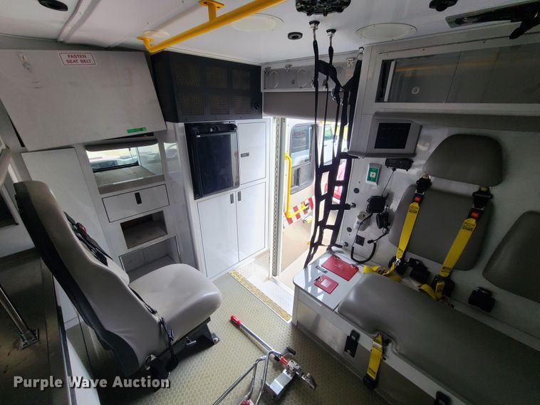 image for item HM9257 2014 International 4300  ambulance