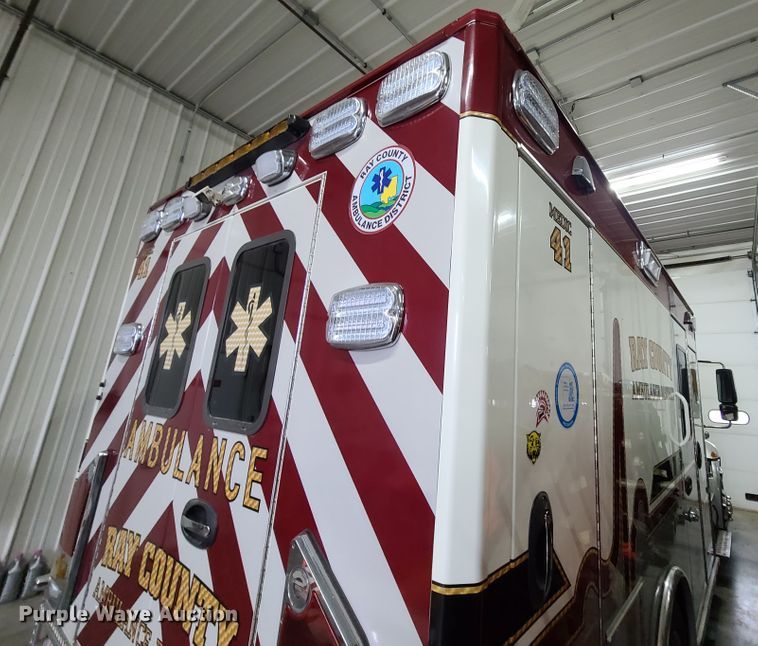 image for item HM9258 2014 International 4300  ambulance