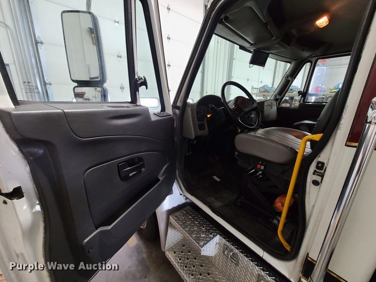 image for item HM9258 2014 International 4300  ambulance