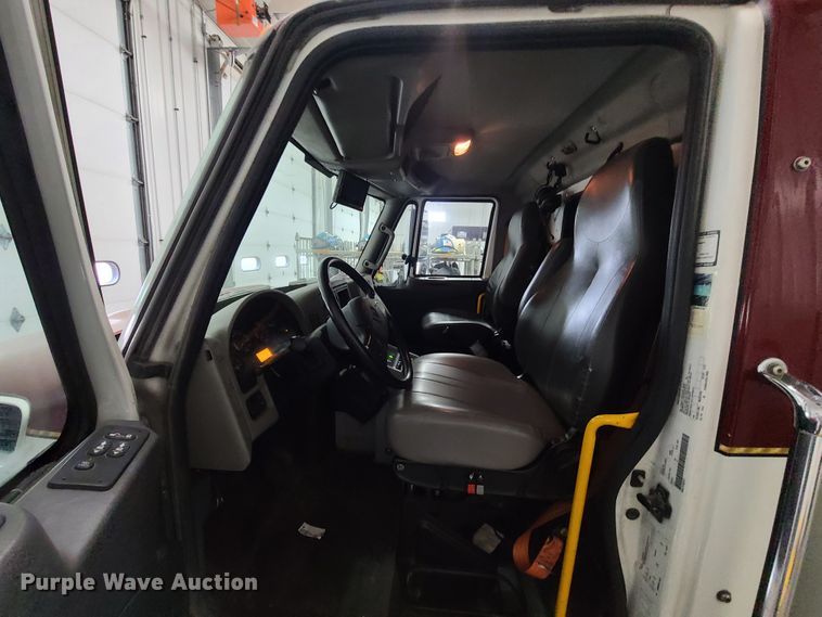 image for item HM9258 2014 International 4300  ambulance