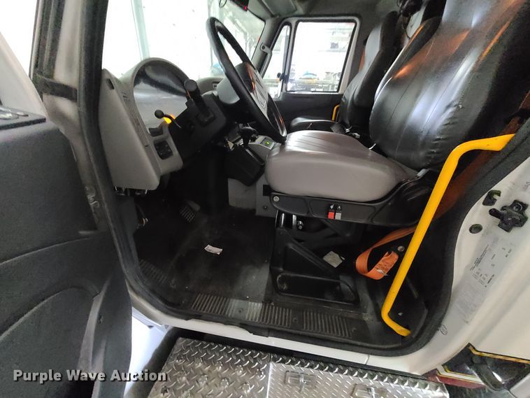 image for item HM9258 2014 International 4300  ambulance