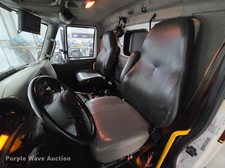 image for item HM9258 2014 International 4300  ambulance