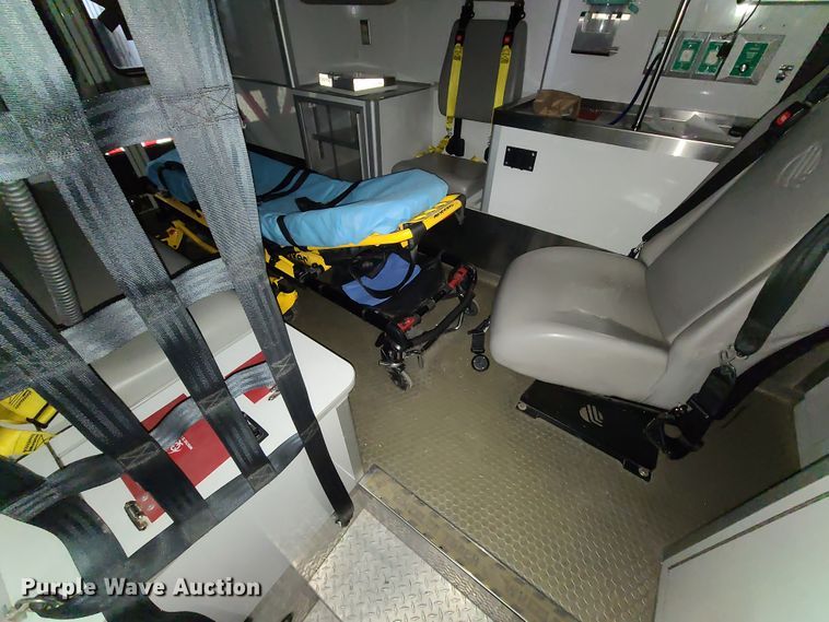 image for item HM9258 2014 International 4300  ambulance