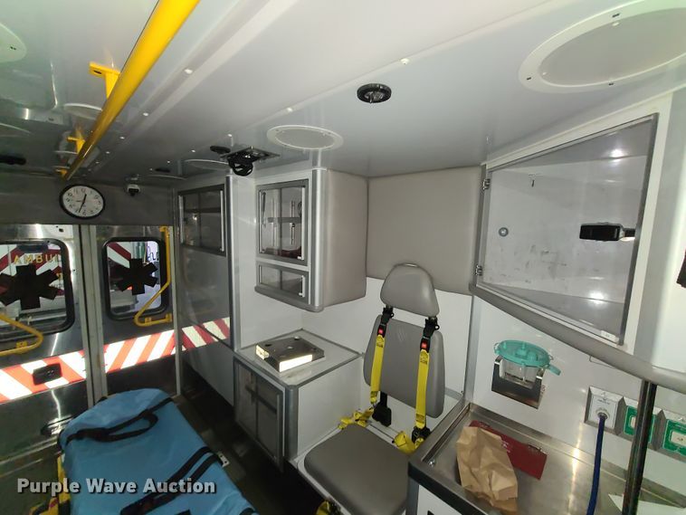 image for item HM9258 2014 International 4300  ambulance