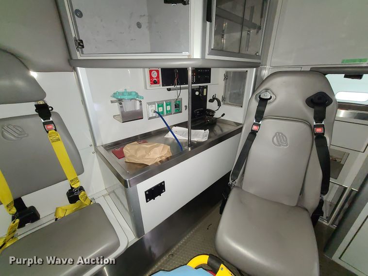 image for item HM9258 2014 International 4300  ambulance