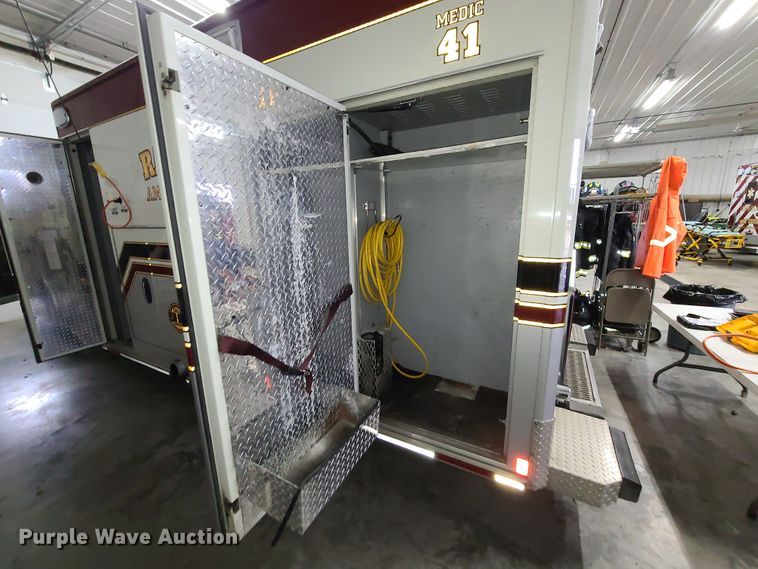 image for item HM9258 2014 International 4300  ambulance