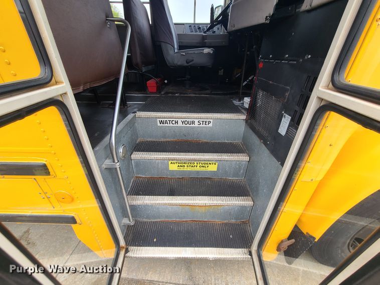 image for item HM9288 2001 International 3800 AmTran  school bus