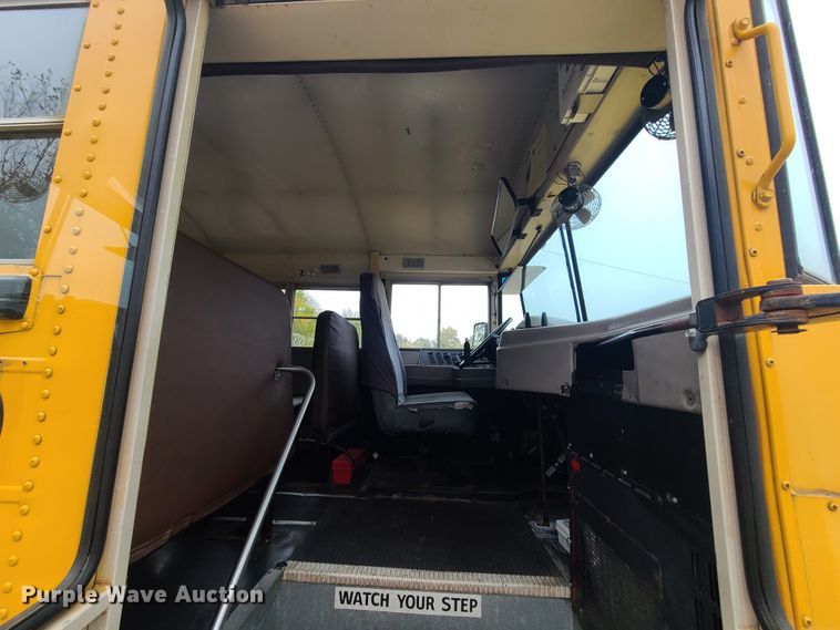 image for item HM9288 2001 International 3800 AmTran  school bus