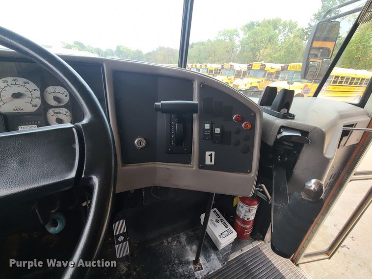 image for item HM9288 2001 International 3800 AmTran  school bus