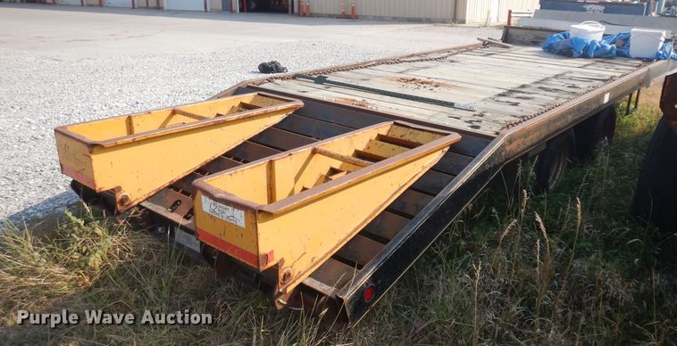 image for item HN9382 1988 Towmaster equipment trailer