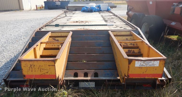 image for item HN9382 1988 Towmaster equipment trailer