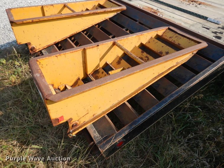 image for item HN9382 1988 Towmaster equipment trailer