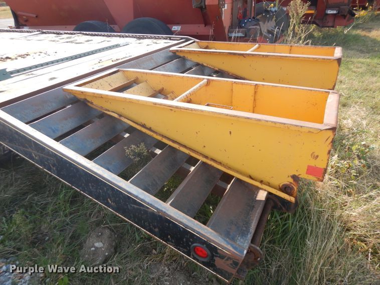 image for item HN9382 1988 Towmaster equipment trailer