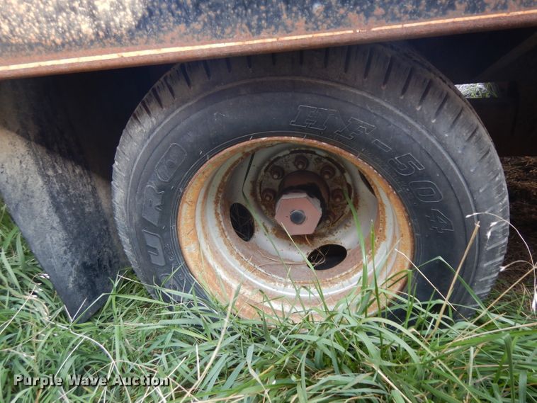 image for item HN9382 1988 Towmaster equipment trailer