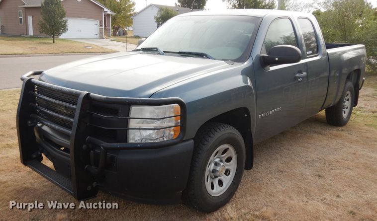 image for item HN9437 2009 Chevrolet Silverado 1500  Ext. Cab pickup truck