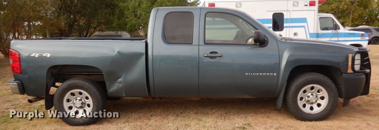 image for item HN9437 2009 Chevrolet Silverado 1500  Ext. Cab pickup truck