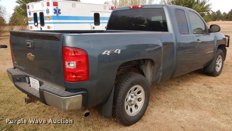 image for item HN9437 2009 Chevrolet Silverado 1500  Ext. Cab pickup truck