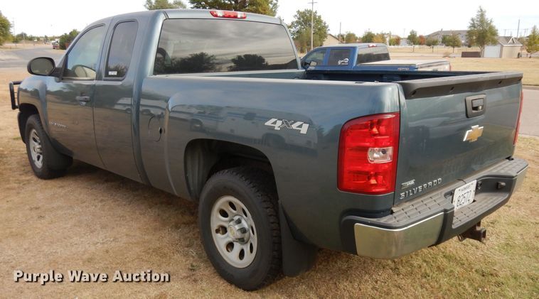 image for item HN9437 2009 Chevrolet Silverado 1500  Ext. Cab pickup truck