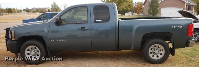 image for item HN9437 2009 Chevrolet Silverado 1500  Ext. Cab pickup truck