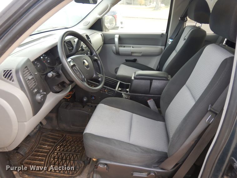 image for item HN9437 2009 Chevrolet Silverado 1500  Ext. Cab pickup truck