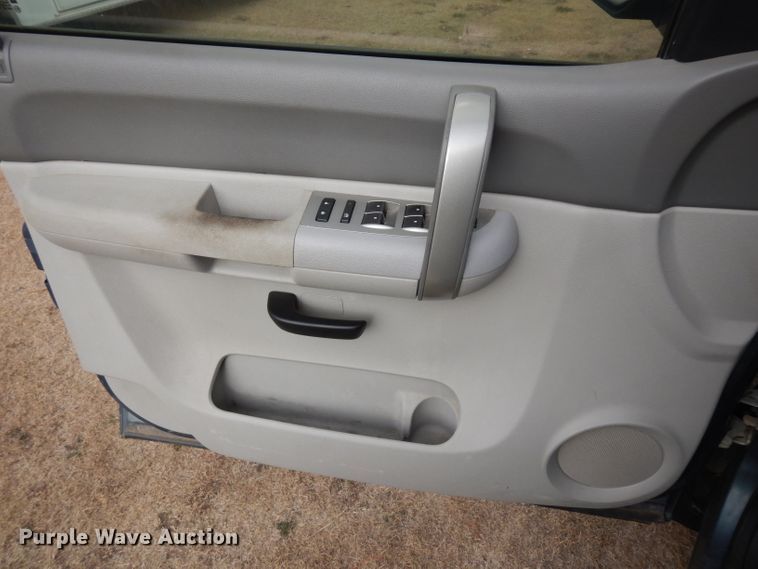 image for item HN9437 2009 Chevrolet Silverado 1500  Ext. Cab pickup truck