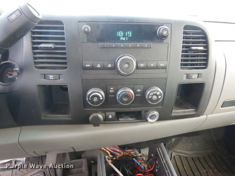 image for item HN9437 2009 Chevrolet Silverado 1500  Ext. Cab pickup truck