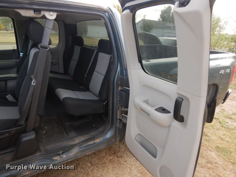 image for item HN9437 2009 Chevrolet Silverado 1500  Ext. Cab pickup truck