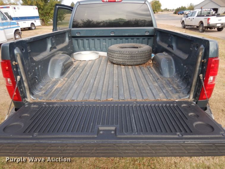 image for item HN9437 2009 Chevrolet Silverado 1500  Ext. Cab pickup truck