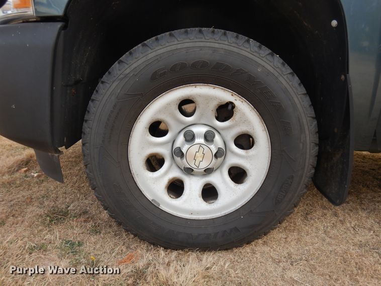 image for item HN9437 2009 Chevrolet Silverado 1500  Ext. Cab pickup truck