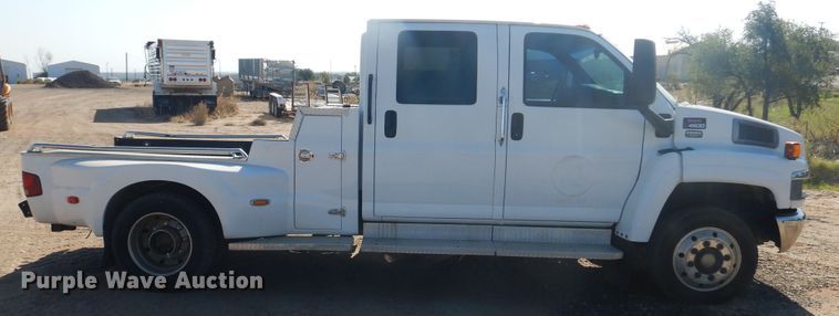 image for item HO9160 2004 GMC C4500  flatbed truck