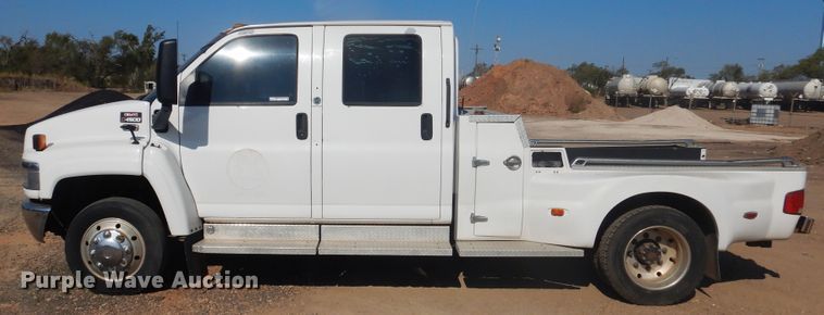 image for item HO9160 2004 GMC C4500  flatbed truck