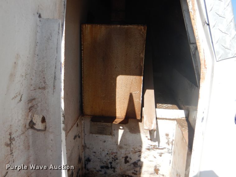 image for item HO9160 2004 GMC C4500  flatbed truck